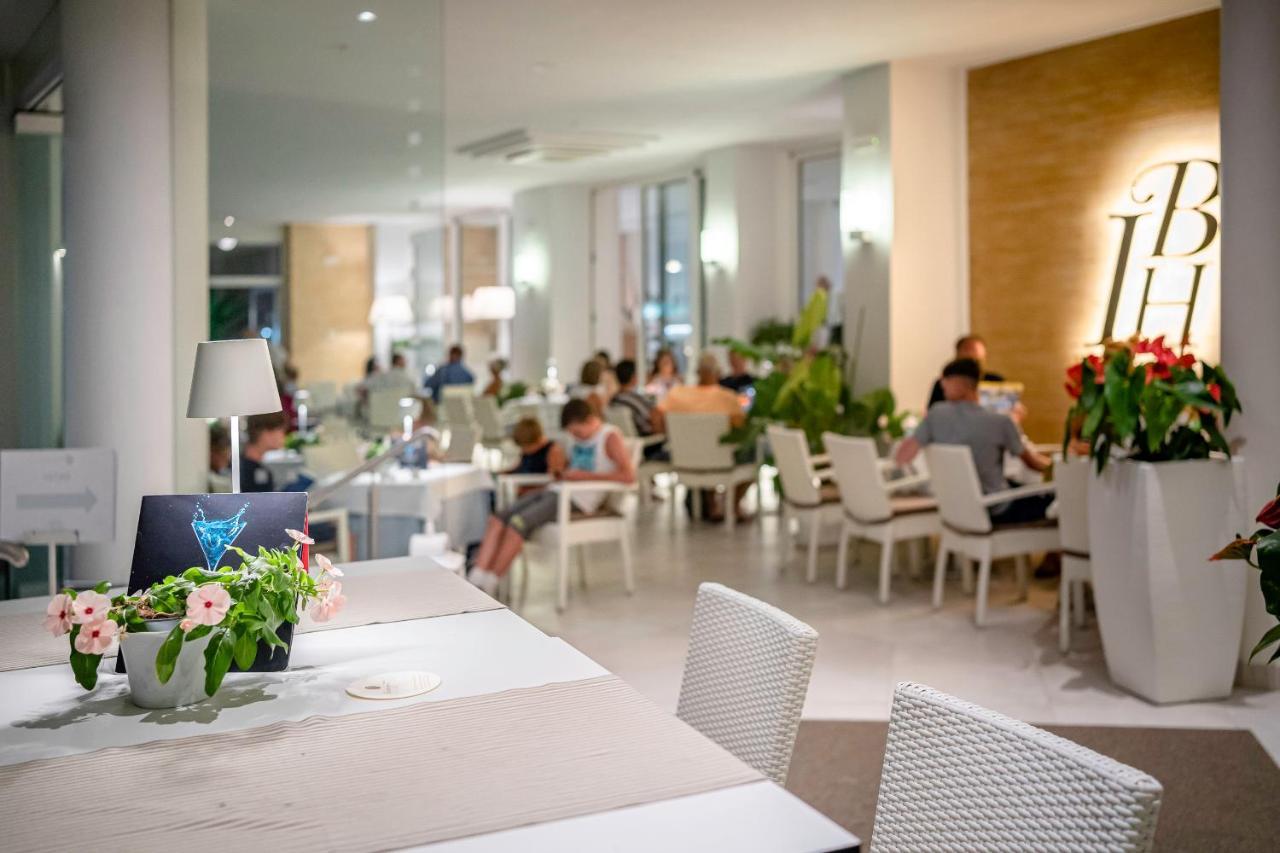 International Beach Hotel Каорле Екстериор снимка