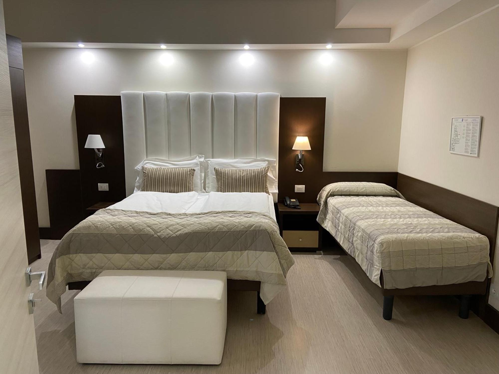 International Beach Hotel Каорле Екстериор снимка