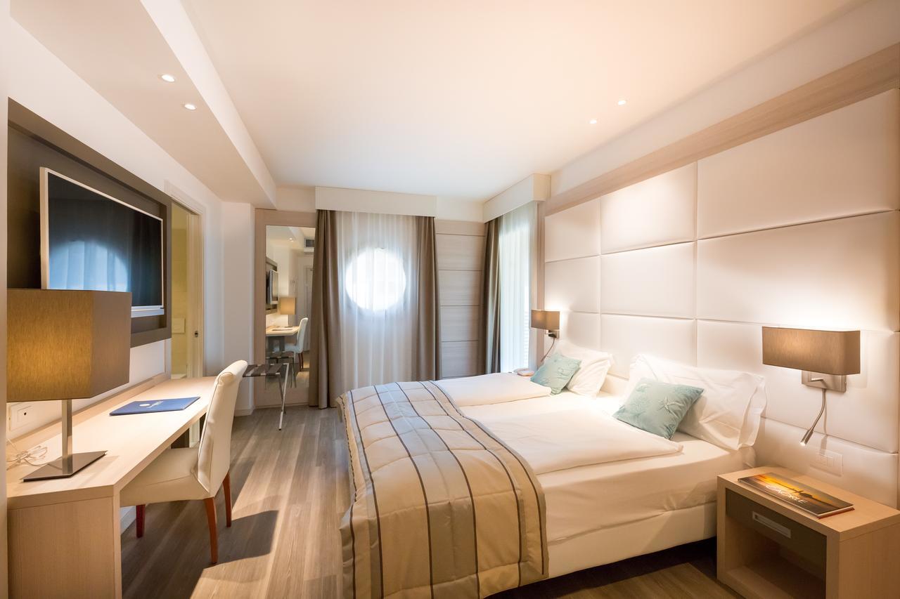 International Beach Hotel Каорле Екстериор снимка