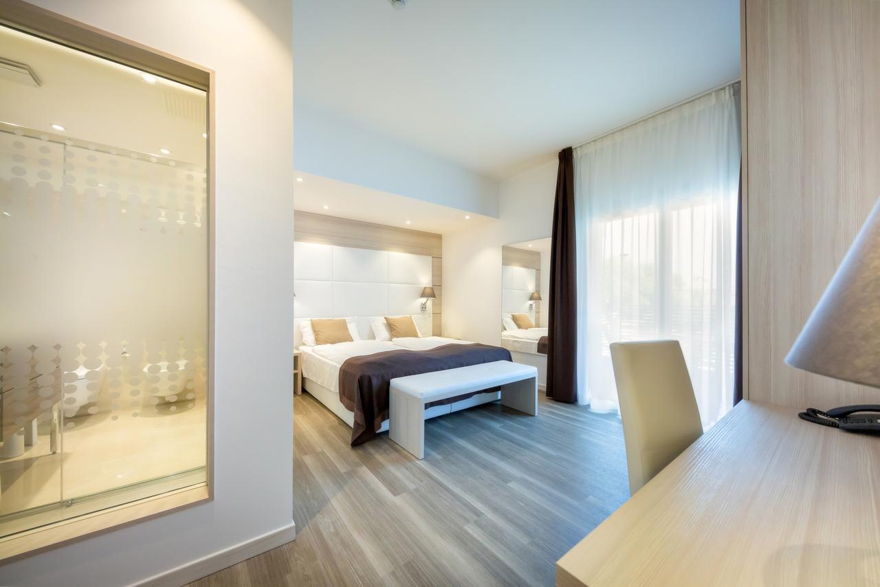 International Beach Hotel Каорле Екстериор снимка