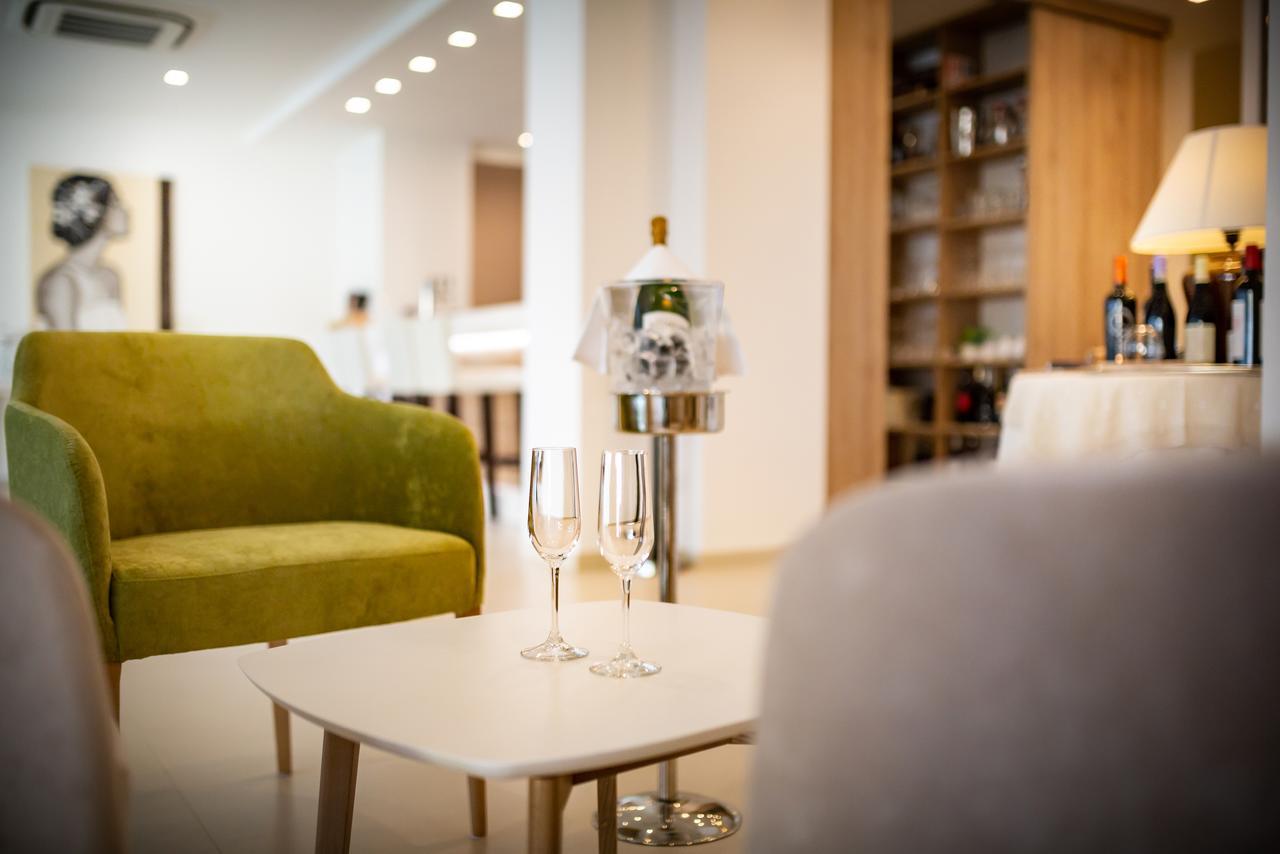 International Beach Hotel Каорле Екстериор снимка