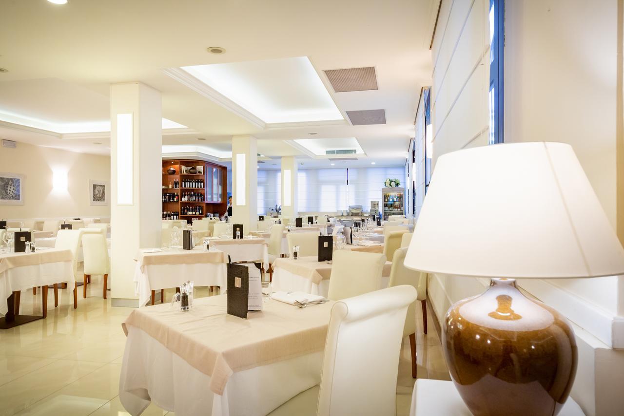 International Beach Hotel Каорле Екстериор снимка