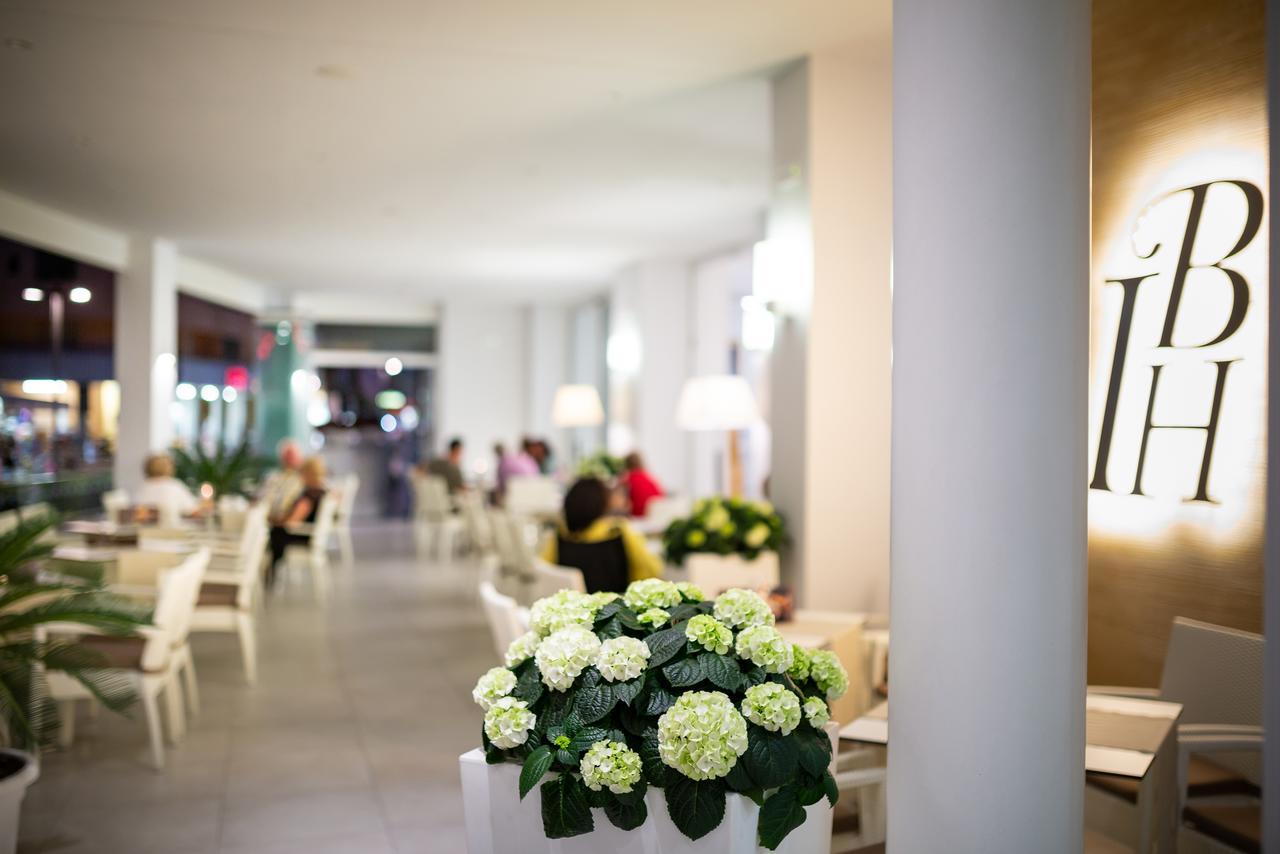 International Beach Hotel Каорле Екстериор снимка