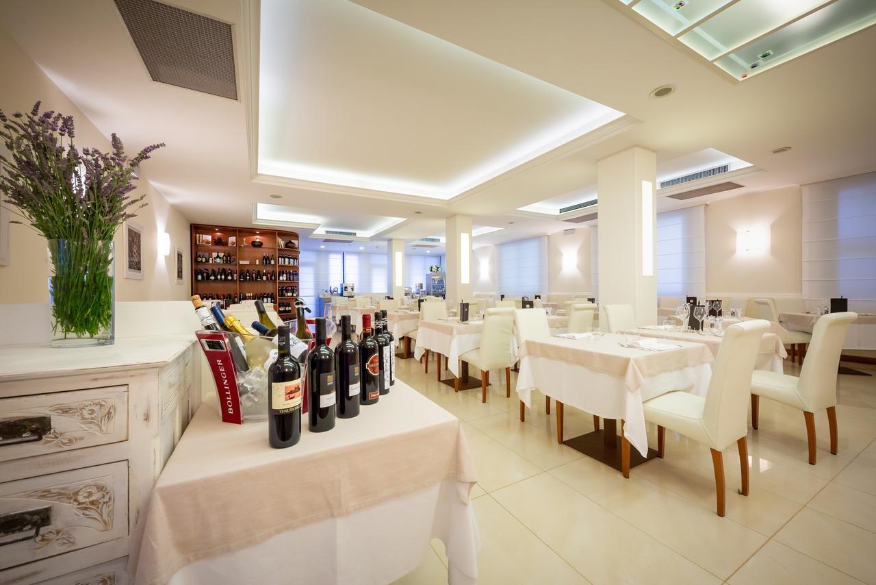 International Beach Hotel Каорле Екстериор снимка
