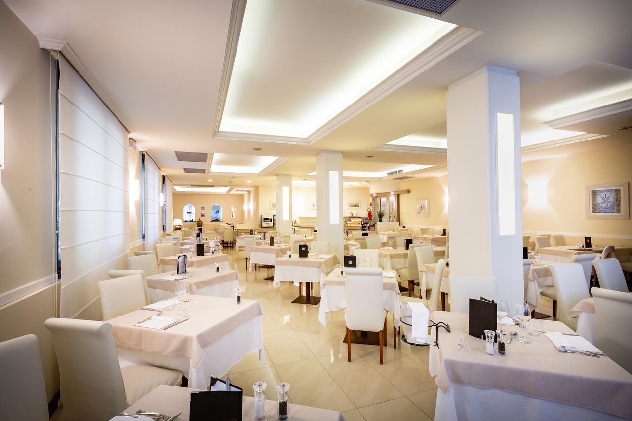 International Beach Hotel Каорле Екстериор снимка