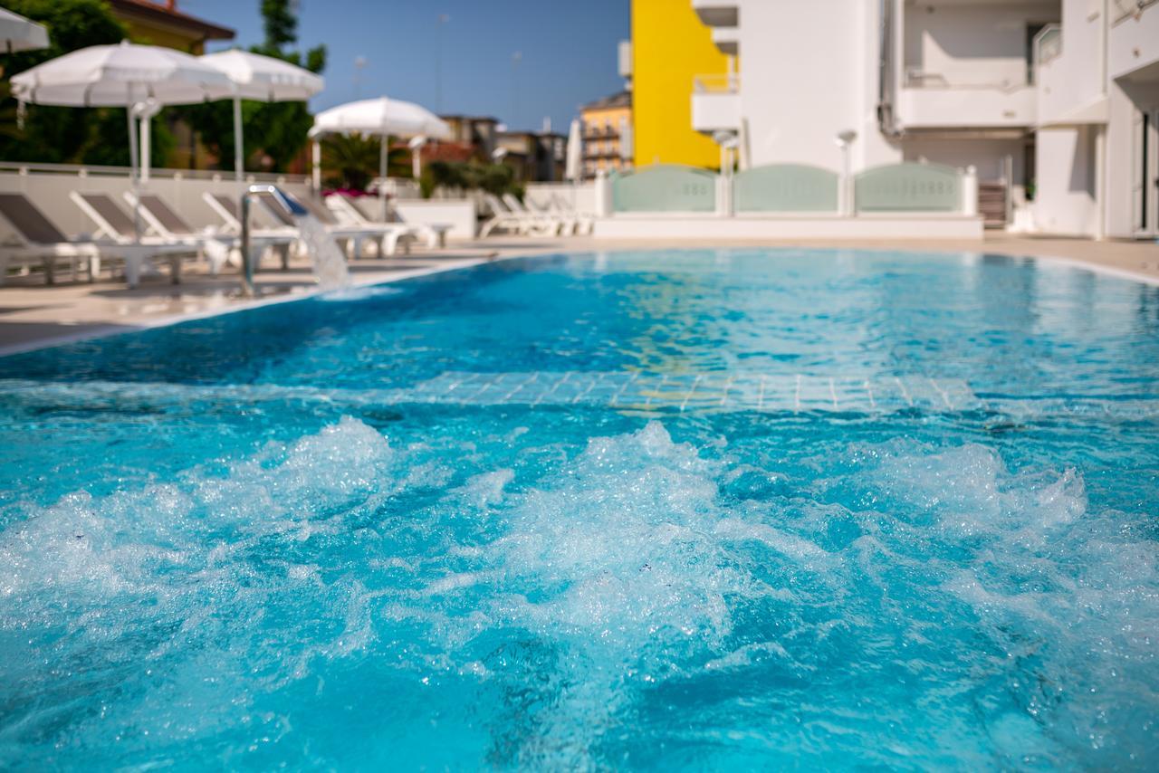 International Beach Hotel Каорле Екстериор снимка