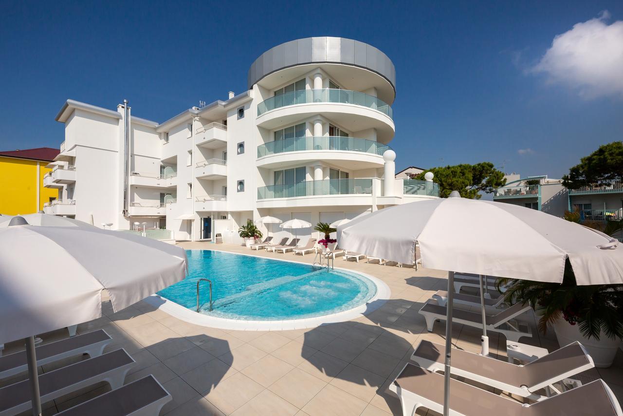 International Beach Hotel Каорле Екстериор снимка