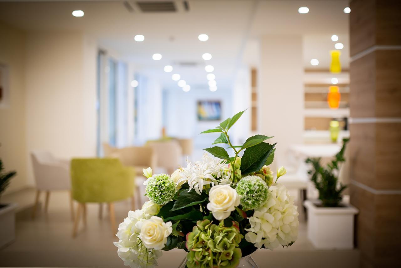 International Beach Hotel Каорле Екстериор снимка