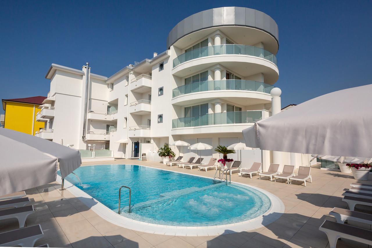 International Beach Hotel Каорле Екстериор снимка