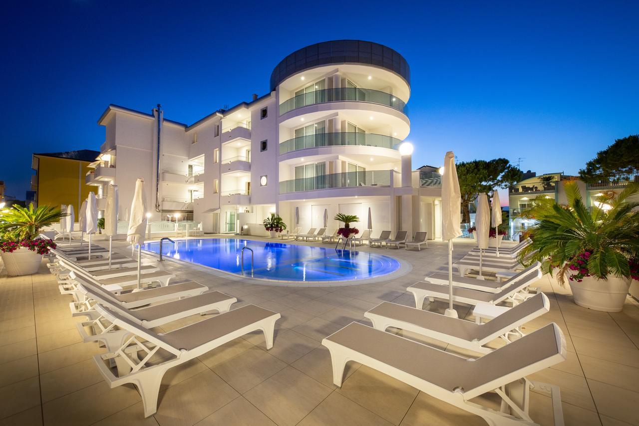 International Beach Hotel Каорле Екстериор снимка