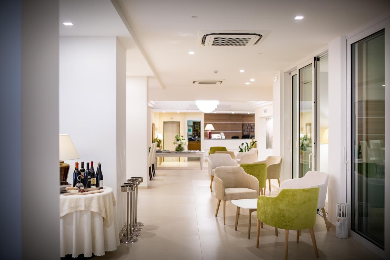 International Beach Hotel Каорле Екстериор снимка