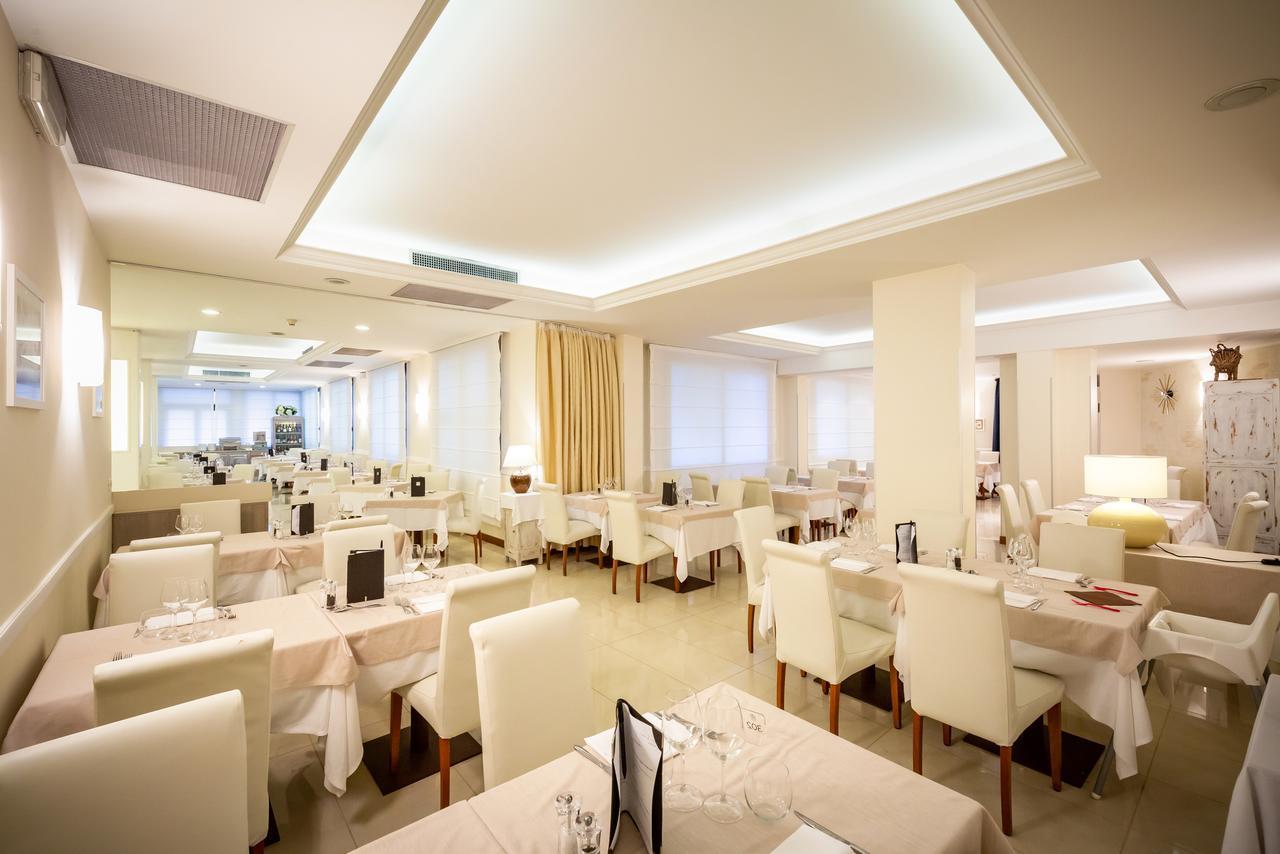 International Beach Hotel Каорле Екстериор снимка