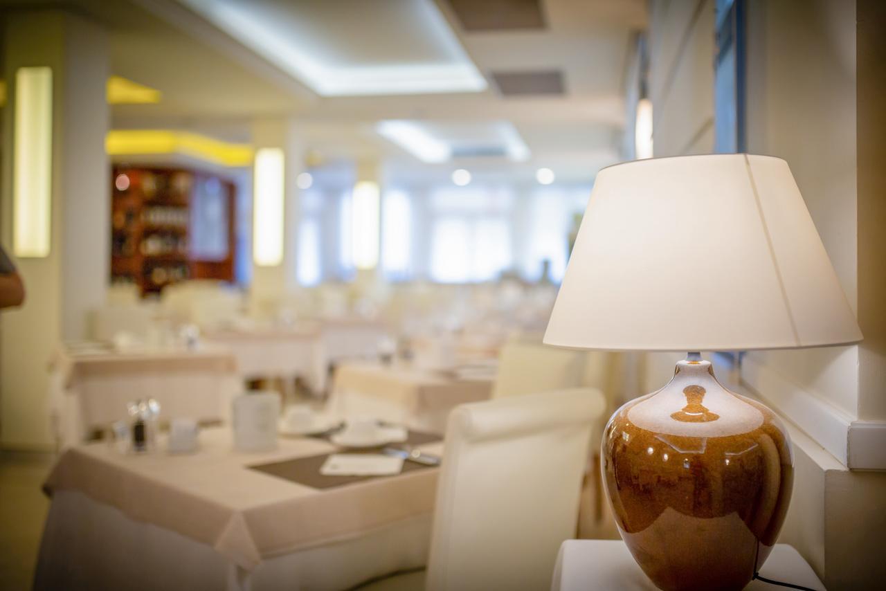 International Beach Hotel Каорле Екстериор снимка