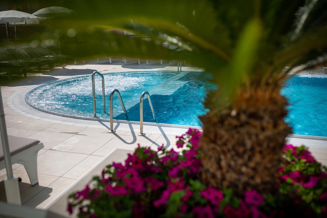 International Beach Hotel Каорле Екстериор снимка