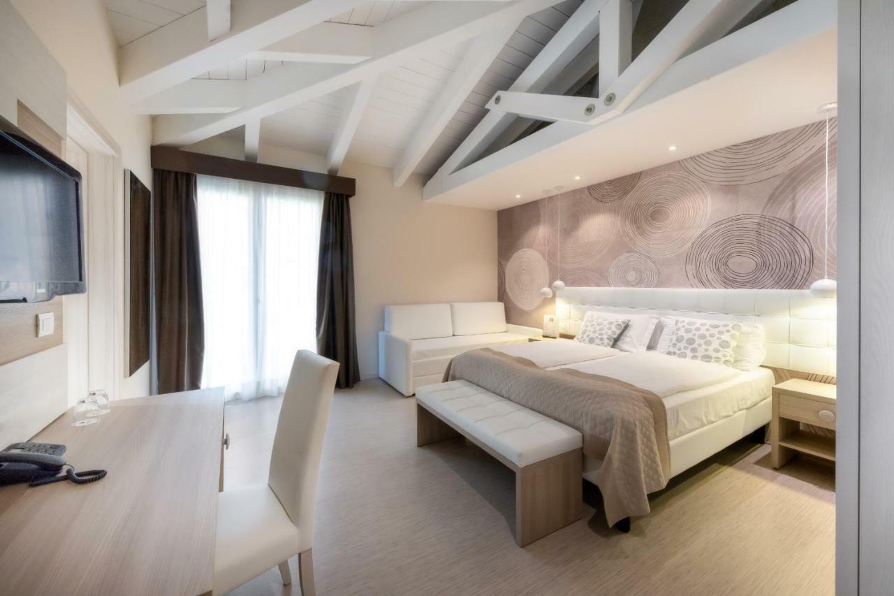 International Beach Hotel Каорле Екстериор снимка