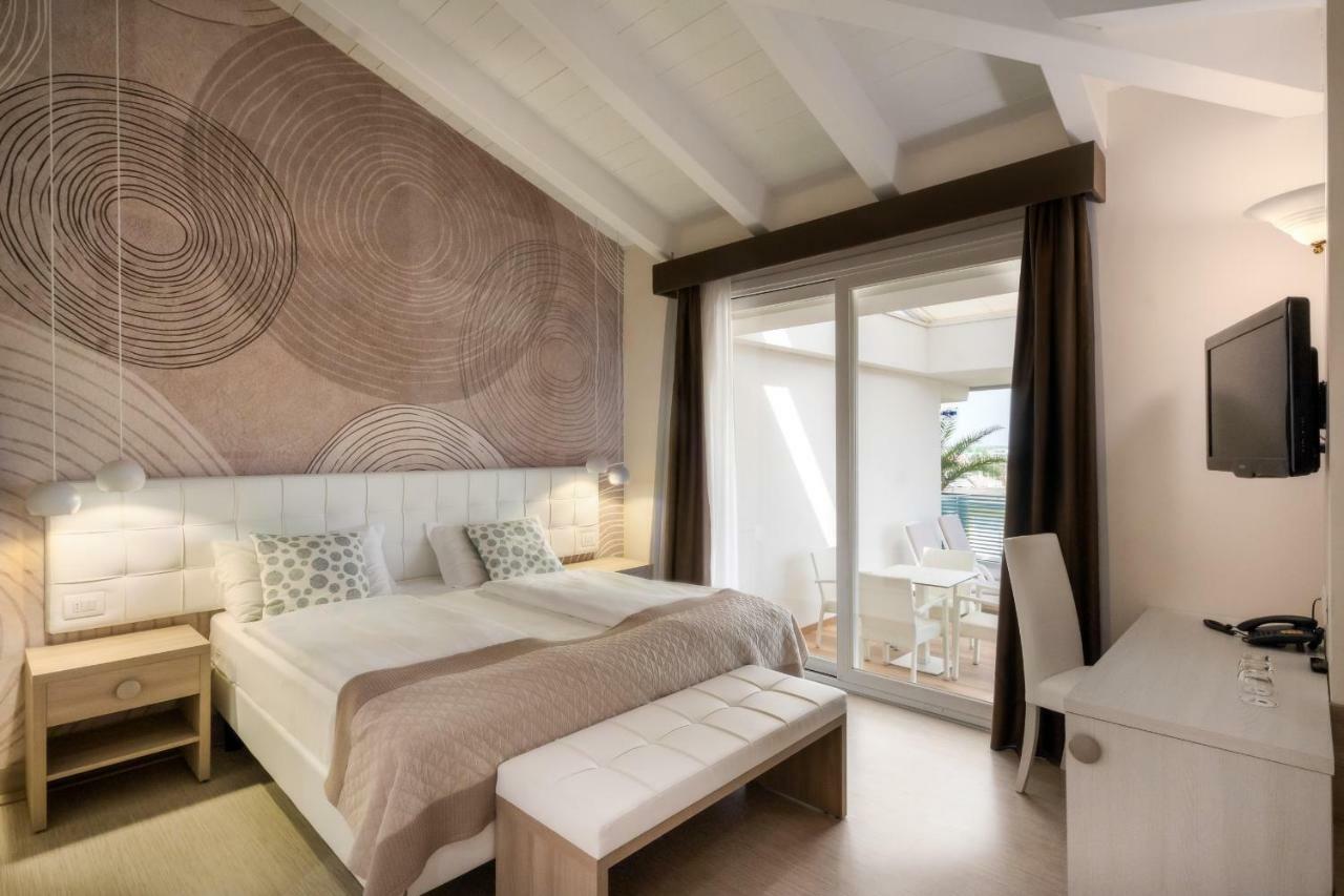International Beach Hotel Каорле Екстериор снимка