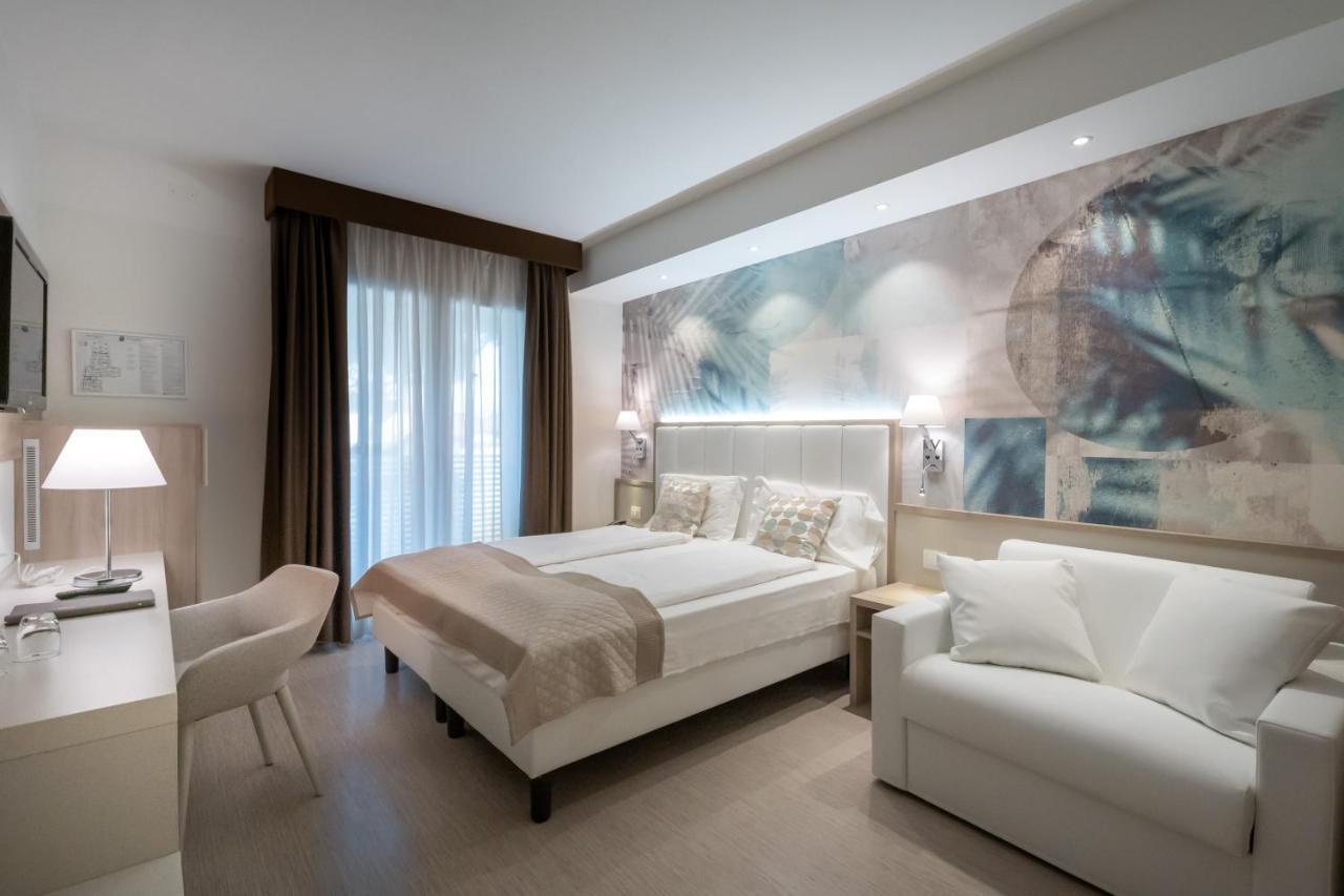 International Beach Hotel Каорле Екстериор снимка